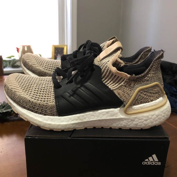 Adidas ultraboost— Men’s size 7 (Women’s size 8) - Picture 3 of 6